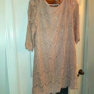 Crochet sz16 stretchable dress with lining. Cream colored. Worn 1x for wedding